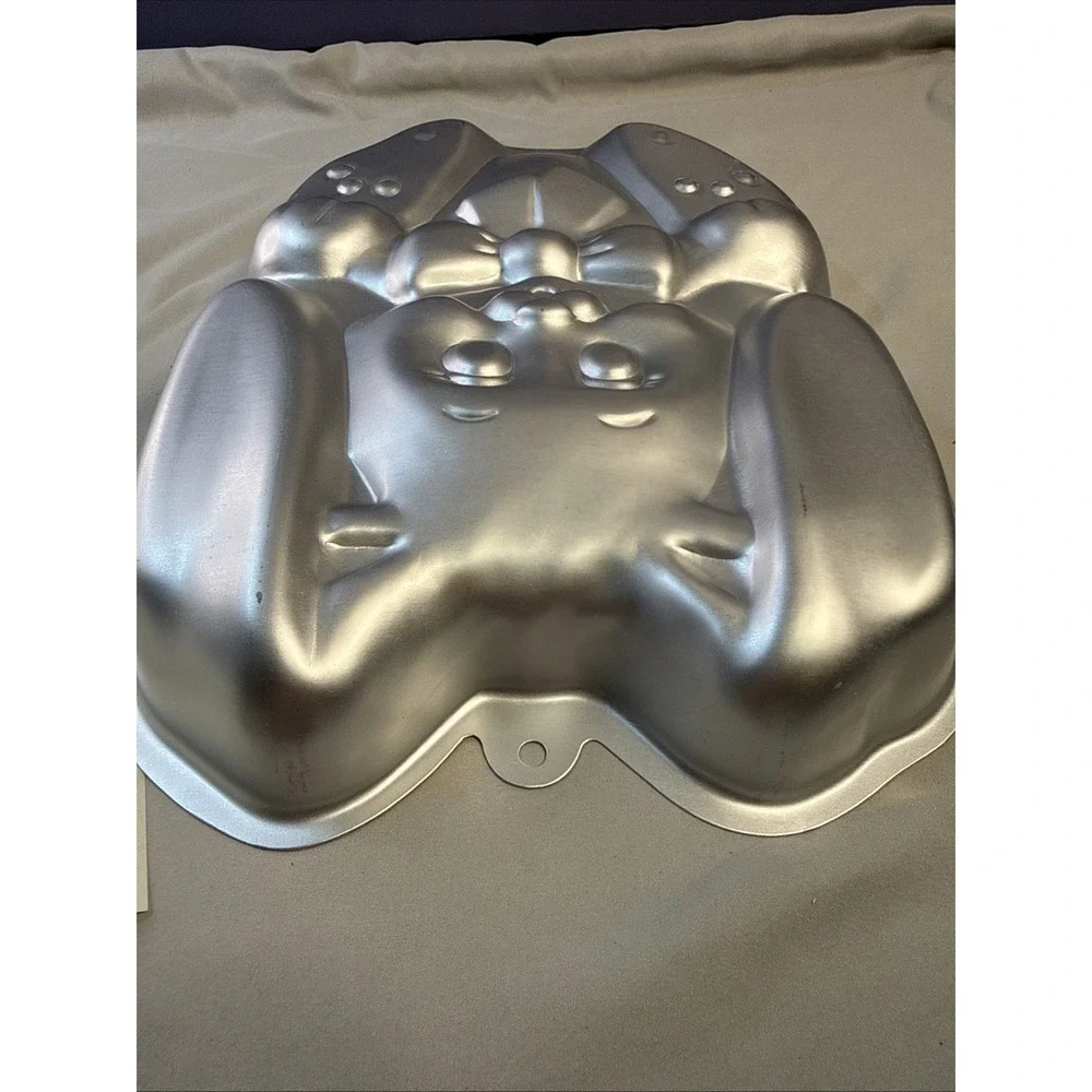 Wilton Sunny Bunny Rabbit Cake Pan Aluminum Baking 13